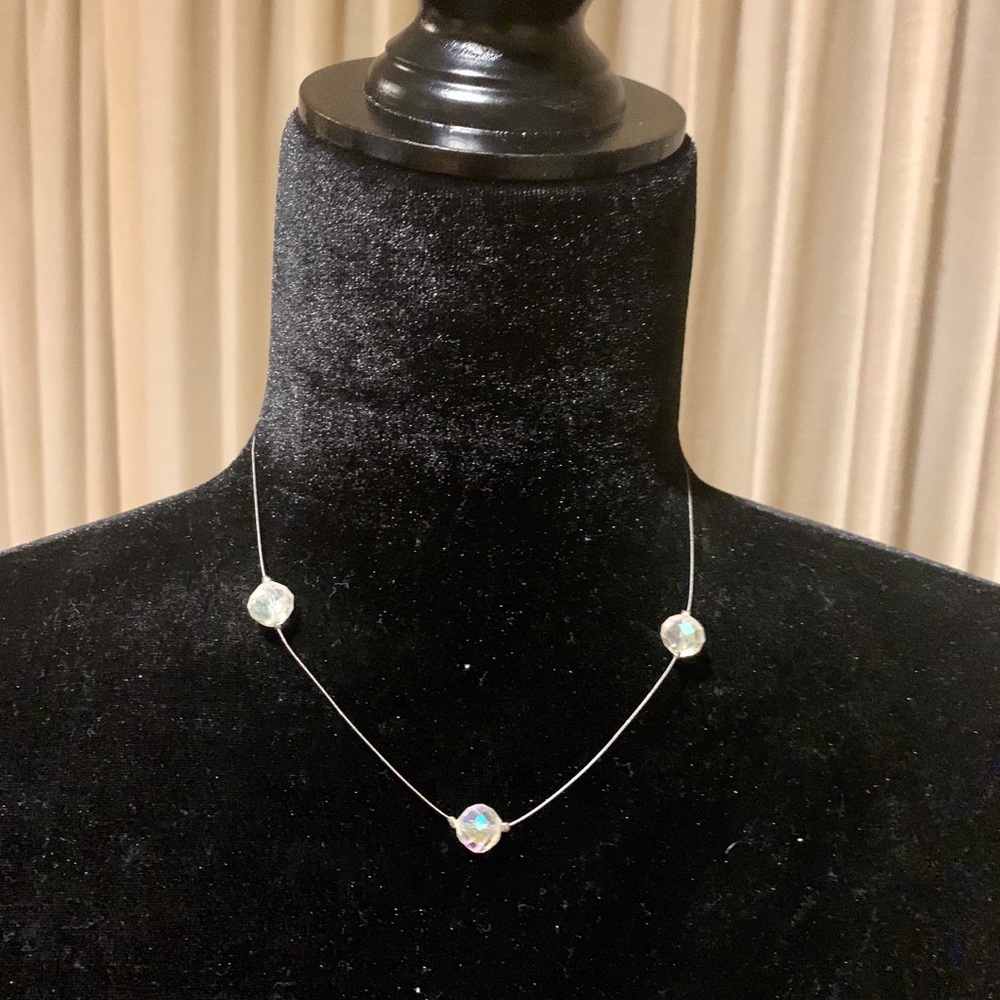 Crystal stones on wire necklace